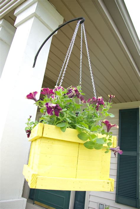 Diy address number wall planter. DIY Wood Pallet Hanging Planter