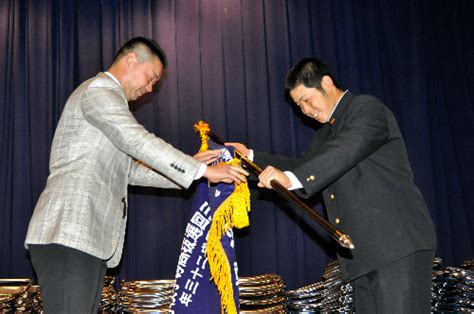 Jun 27, 2021 · 【4回裏】ファイターズ・近藤 タイムリー2ベースヒットで1点を返す!! asahi.com（朝日新聞社）：高校野球「「チーム一丸、全力で ...