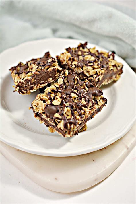 Spread out the mixture evenly, pressing down. No-Bake Chocolate Oat Bars - Sweet Pea's Kitchen