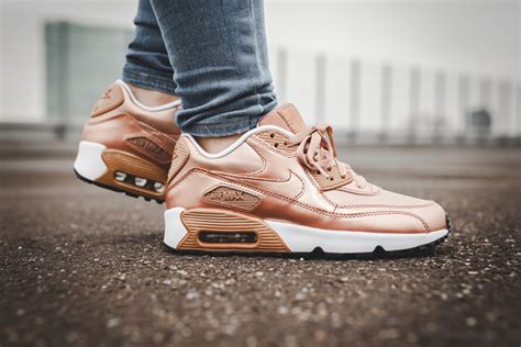 No, journeys does not carry nike women's running shoes. Rose Gold Isn't Over Yet: Nike's Air Max 90 SE LTR (gs) "Metallic Red" - MISSBISH | Women's ...