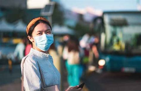 Buatlah sketsa gambar di sebuah kardus lalu potonglah menjadi seperti ini. Inilah Pilihan Masker untuk Virus Corona - Alodokter