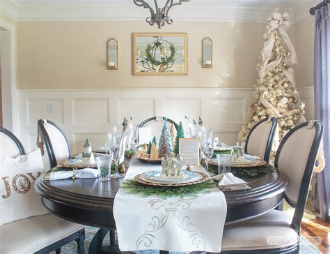 New yorkers are always on the prowl for innovative ways to make the most of the space they have. Christmas Table Decorations: Elegant Gold & Aqua Dining Room