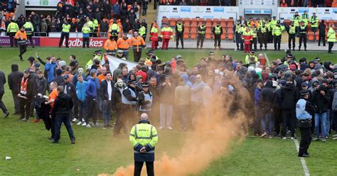 Blackpool Vs Huddersfield Town Abandoned After Pitch Invasion Yorkshirelive