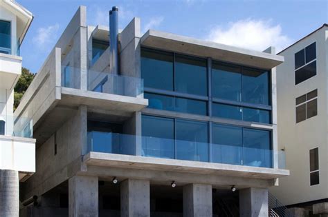 A compound sentence is made by putting two independent clauses together with the use of a conjunction. In Malibu, A Concrete Compound Designed By Japanese ...