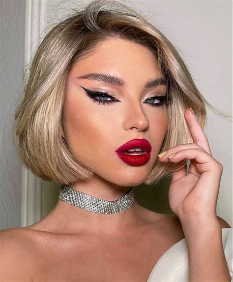 Red Lips Are The Key To Bright Makeup 😚 Glam Bride Makeup Beautiful
