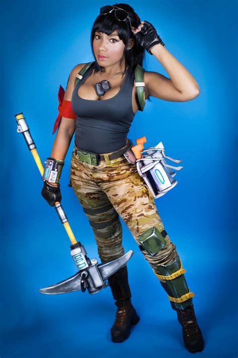 This Fortnite Cosplay Looks Incredible Cosplay Costumes Fortnite