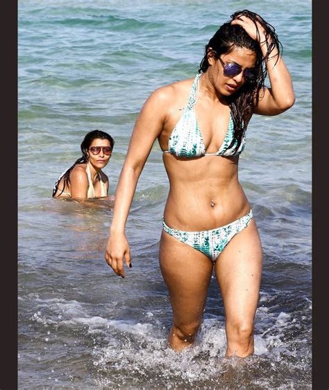 Priyanka Chopra Flaunts Her Hot Bikini Body In Miami Priyanka Chopra