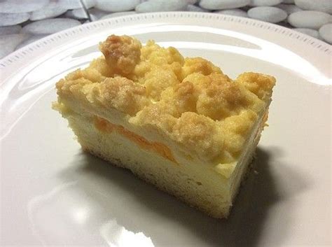 Delicious mix of nuts, chocolate and fruits. Quark-Pudding-Streuselkuchen mit Mandarinen ...