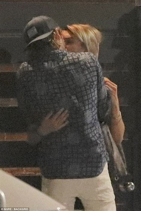 Harry Potters Tom Felton Shares Kiss With Mystery Blonde In La Daily