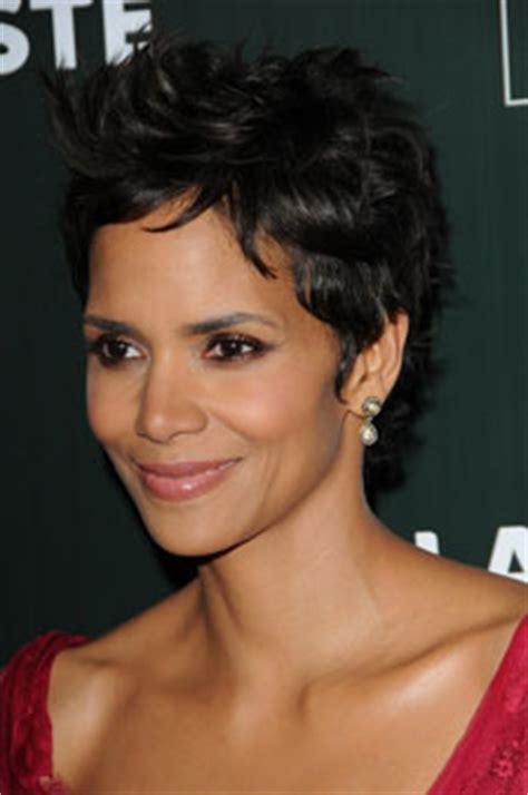 33+ cool halle berry short hair 2020. Halle Berry with Gamine Haircut