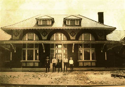 This trip ran from elkhorn city, ky to kingsport, tn and. Erwin Clinchfield RR Depot back in the day, love those ...