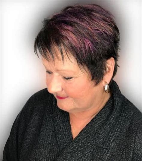 What do the autumn winter hair trends prescribe from we cannot talk about short haircuts trends winter 2021 without mentioning asymmetrical short and if we have white hair, let's focus on the trend of ash gray and platinum dye to give a bolder touch to. Short haircuts that make women over 60 look younger in ...