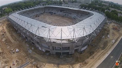 Z tyłu, na karku naniesione są 4 gwiazdki z datami mistrzostw. Budowa stadionu 27.05.2016 (video dron) - WidzewToMy ...