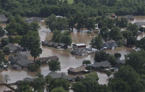 Bodies In Submerged Missouri Vehicle Bring Storm Toll To 9