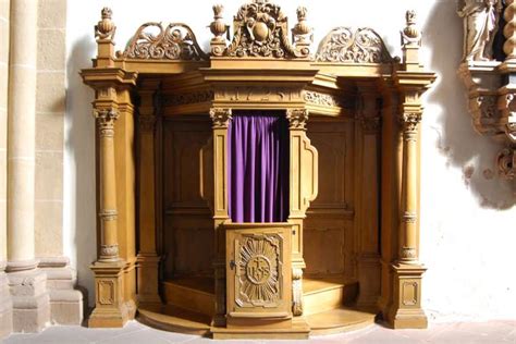 989 notes the obligation of catholics to confess grave sins at least once a year. Could a US priest face jail for refusing to break ...