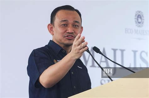 Dr maszlee, who did not expect to be given the education portfolio, which according to him was normally helmed by those more senior and experienced, has promised to do his best to serve the people. 18 TNC UA sokong Dr Maszlee | Nasional | Berita Harian