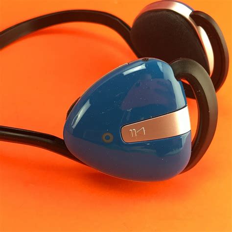 Insignia NS-CAHBT02-BL Bluetooth Wireless Over-the-Ear Headphones Blue ...
