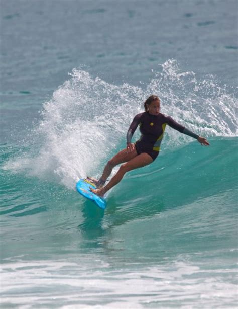 4x World Surfing Champ Lisa Andersen Getting In Some Clean Rides At The