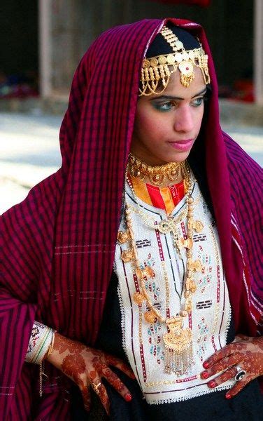 Omani Woman Traditional Outfits Omani Women