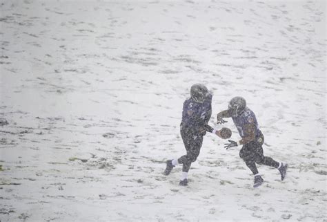 19 Amazing Photos From The Nfls Epic Snow Day Gallery Ebaums World