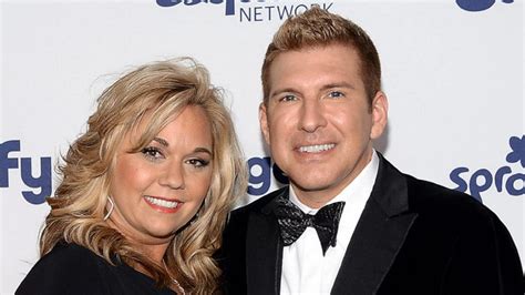 video reality stars todd and julie chrisley set to begin prison sentences abc news
