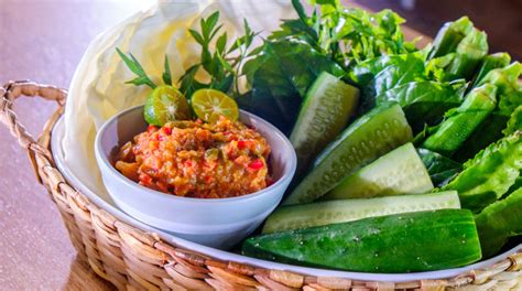 2 hari makan rendang hari raya, tiba masa nya kita masak sambal belacan goreng dirumah. Cara Buat Sambal Belacan Mudah Dan Sedap. - Ceritaejoy