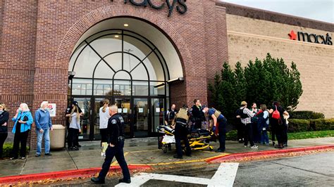 Boise mall shooting leaves 2 dead and 5 injured, including Idaho cop