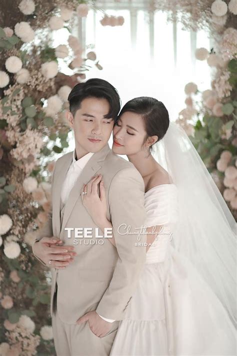 Vì đam mê âm nhạc, anh đầu quân vào công ty wepro và debut với tư cách thành viên nhóm weboys. Trọn bộ ảnh cưới của Đông Nhi và Ông Cao Thắng