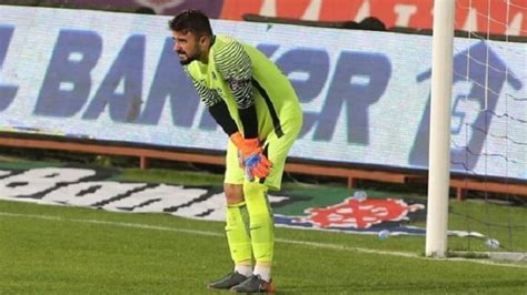 Karşıyaka altyapısından gelip bu formda devam ederse milli takımın kalesine geçecek bir oyuncu. Onur Kivrak sidelined due to injury - Turkish Football News