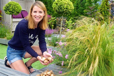 Katie Rushworth Gardeners Unearthed Makeover Shows Celebrity