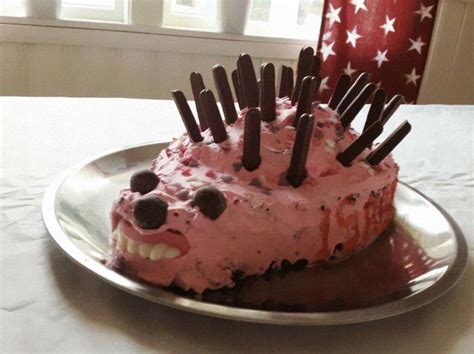 20 times people tried making hedgehog cakes and didn t quite succeed demilked