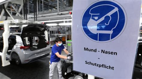 Volkswagen fährt Produktion in Deutschland wieder hoch Hamburger