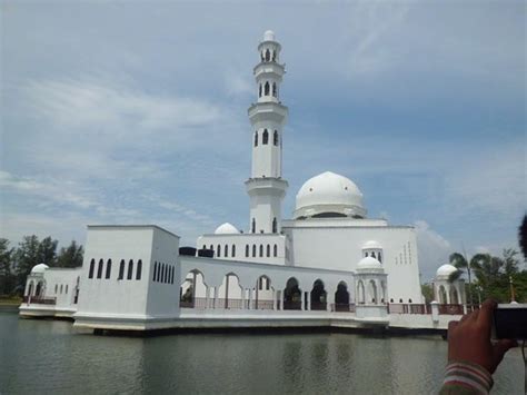 Masjid Terapung Kuala Terengganu Mowmalay