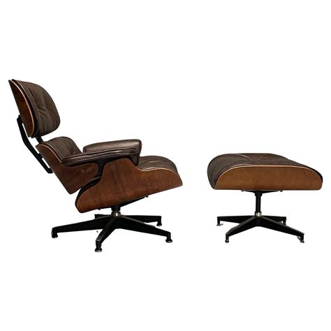 Mid Century Modern Eames Herman Miller Classic Walnut Lounge Chair