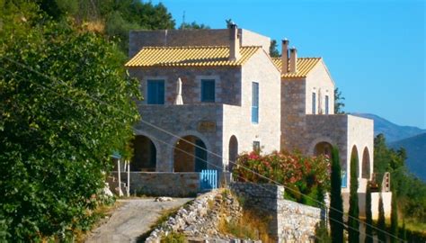 (ποιητικός τύπος) πηγή δροσερού νερού. Φθηνά πακέτα διακοπών για Μάνη 2021