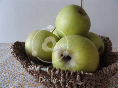 Sorta jabolk zlati delišes - pehar jabolk (digitalna fotografija)