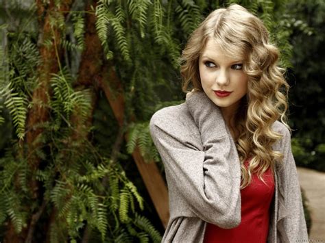 Hot HD Wallpaper: Taylor Swift Wallpaper HD