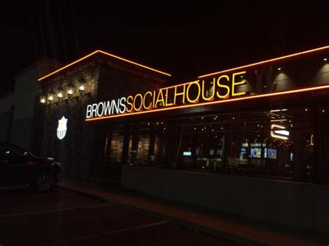 Browns Socialhouse, Lethbridge - 30-334 University Dr W - Restaurant ...