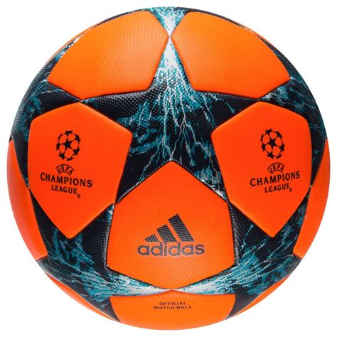 Let op elkaar en blijf gezond. adidas Voetbal Champions League 2017/18 Wedstrijdbal ...