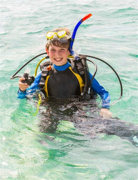 The minimum age to learn how to scuba dive is 10 years old. How old do you have to be to Scuba Dive?