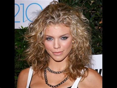 To get annalynne mccord's hairstyle, apply a heat protectant to damp hair and blow dry using a round brush. AnnaLynne McCord Curly Hair - YouTube
