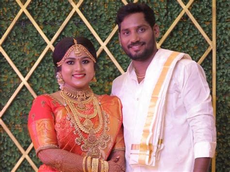 Bakkiyaraj kannan who made his debut with sivakarthikeyan's remo looks happy as he poses with team sulthan also graced the event and unveiled the first look of karthi from the film as a surprise. bakkiyaraj kannan marriage: ఘనంగా 'సుల్తాన్' దర్శకుడి ...