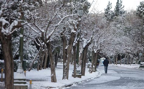 What is the coldest month in athens greece? Athens in the snow | Multimedia | ekathimerini.com