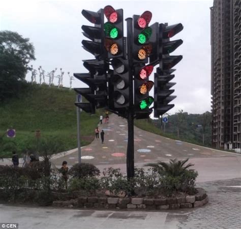 4 Gambar Kenapa Lampu Isyarat Berwarna