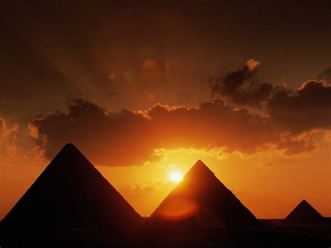 The Shocking Reason Behind the Bloody Sunset That Took Over Cairo’s Sky