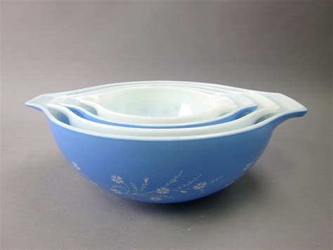 Ultra Rare Complete Set Of Pyrex Blue Dianthus Cinderella Bowls