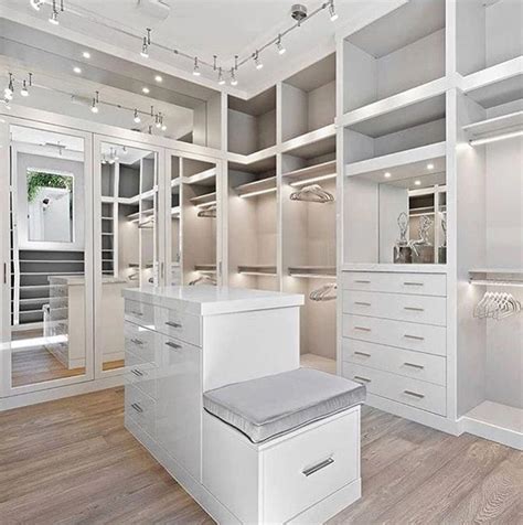 If you are into a vintage and classic style, this master bedroom closet design ideas can be a good reference. Designer Bedding - Luxury Bedding #Contemporarybedroom ...