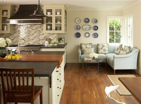 As unusual as it may sound, placing a sofa in the kitchen is a modern and trendy interior solution. Kitchen sofa ideas - how to choose the perfect one for your room?