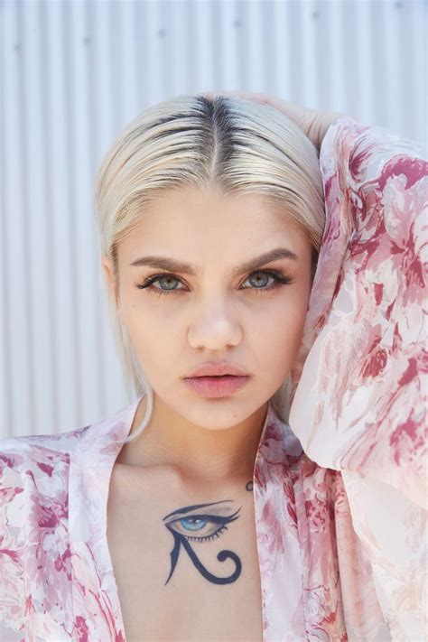 Why Kanye West Is Fascinated With This 5 1 Model — And How She Got To The Runway Amina Blue