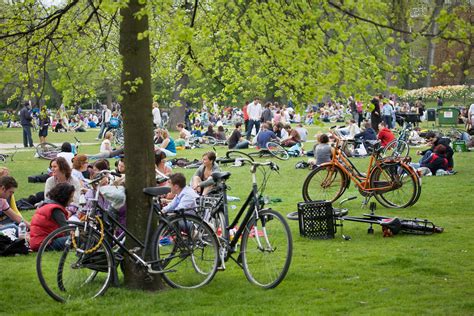 It's the favorite urban but the vondelpark has much more on offer for the approximately 10 million visitors that enter its gates. File:Amsterdam - Vondelpark - 1496.jpg - Wikimedia Commons